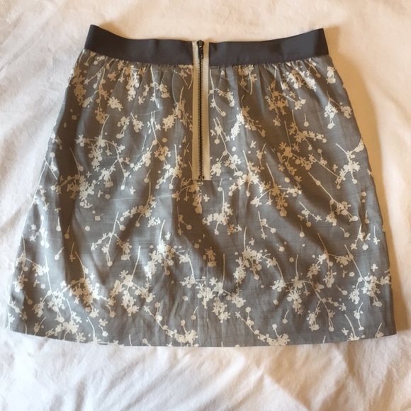 LOFT Floral A-line skirt - Picture 3 of 4